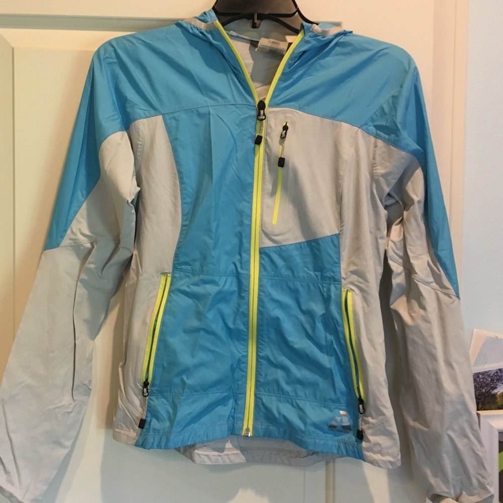 Rain jacket/wind breaker